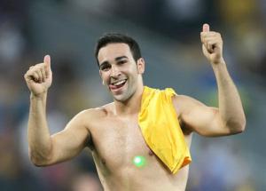 Bí trung vệ, Man United nhắm Adil Rami