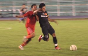 HLV Hoàng Văn Phúc cảm ơn những chiếc thẻ trong trận gặp TPHCM