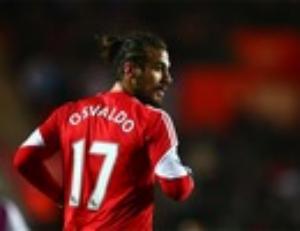 Osvaldo biến hàng thủ của Man City thành những gã hề