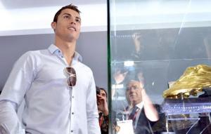 Ronaldo và chứng… tự yêu mình: Tôi là fan của chính tôi