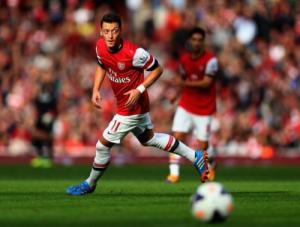 Chuyện như đùa: Ozil đến Arsenal, một HLV của Pháo thủ mất việc