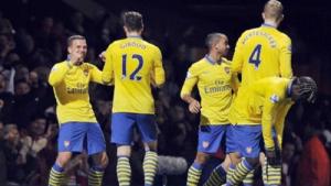 Arsenal trên ngôi đầu vẫn lo