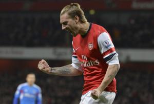 Nicklas Bendtner ghi bàn và cơn sốt Kim Tan