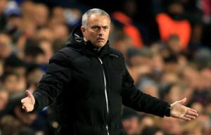 Jose Mourinho và trò đu dây của The Blues