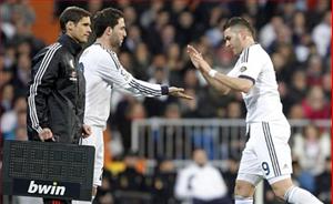 Benzema và Higuain cùng xuống phong độ, nỗi lo của Mourinho