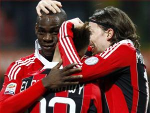 Có Balotelli và El Shaarawy, Milan vẫn muốn thêm tiền đạo