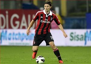 Bản tin Bongda24h sáng ngày 22/10: Man Utd sẵn sàng cạnh tranh với Real Madrid để giành Montolivo