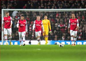 Arsenal gục ngã ngay tại Emirates: Niệm khúc cuối?!