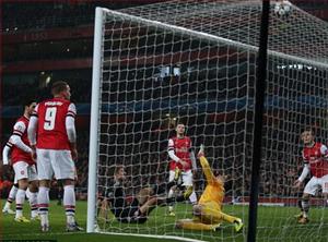 Học trò bảo vệ Wenger sau trận đại bại trước Bayern