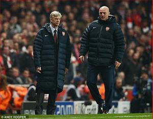 Arsenal: Từ chức đi, Giáo sư!