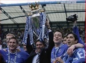 Chelsea đã bắn tín hiệu cầu cứu Mourinho