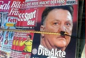 Vì Van Gaal, Hà Lan cấm cửa hai nhà báo Romania