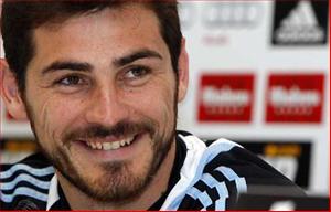 Chấn thương, Casillas vẫn có tên trong danh sách đến Manchester cùng Real