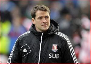 Michael Owen “kinh doanh” cầu thủ: Cũng chỉ vì túng tiền!