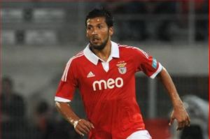 Mua bán thiếu chuyên nghiệp, Man Utd bị Garay quay lưng