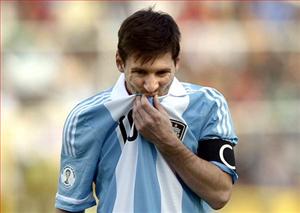 Argentina bị mất điểm: Hãy để Messi được quyền thở!