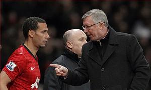 Trung vệ đối phương chấn thương, Sir Alex .... lo lắng