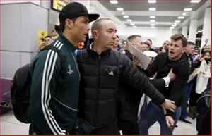 Ronaldo trở về mái nhà xưa Manchester trong bộ dạng ... mát mẻ