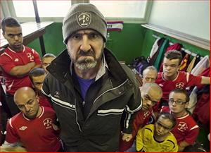Cantona dẫn dắt đội bóng của những chú lùn
