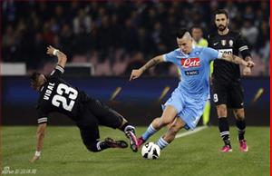 Chia điểm với Napoli, Juventus mở toang cánh cửa tới chức vô địch