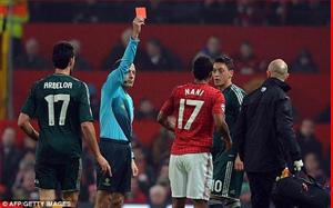 Fan cuồng Man Utd gọi khẩn cấp tới ... cảnh sát để tố hung thần Cakir