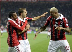 Xuất sắc cầm chân Milan. Napoli xây chắc ngôi nhì