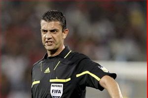Trọng tài chính trận CK Champions League 2011 trên Wembley cầm còi trận Bayern - Barca