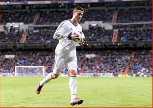 Hàng công Real: Năm 2013, Messi phải đuổi theo Ronaldo