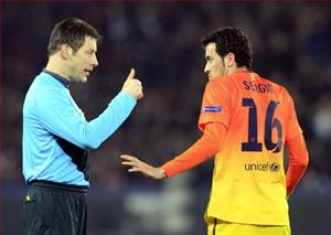 Trọng tài thiên vị Real, xử ép Barca?