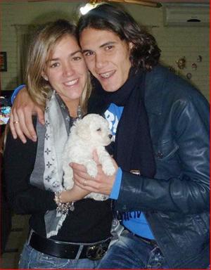 Con đầy tháng, Cavani ly dị vợ