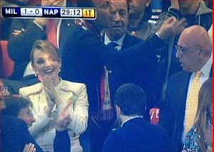 Mừng Milan ghi bàn, hôn thê Berlusconi ăn chửi