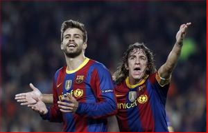 Puyol ôm hôn Pique nồng nhiệt