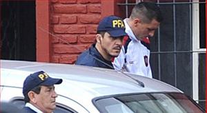 Thủ môn bị bắt ngay trên sân vì nghi án giết người