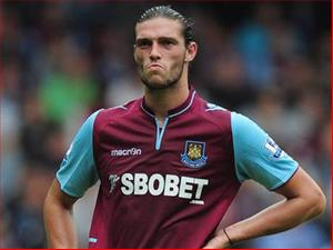 Andy Carroll tiếp tục phải nghỉ thi đấu hết năm 2013: Quá đen cho West Ham!