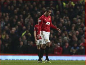 Tịt ngòi kéo dài, Van Persie sắp mất cả chì lẫn chài