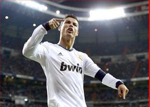 PSG chèo kéo Ronaldo bằng mức lương “siêu khủng”