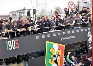 Juventus đón cúp vô địch: Đây là Juve vĩ đại nhất?