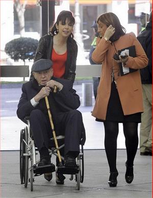 Con Di Stefano làm đơn ngăn cản cha kết hôn