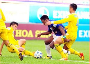 Điểm nhấn vòng 8 V-League: Tuổi trẻ & chiến thuật bóng chết
