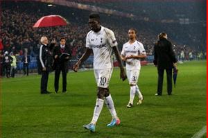 Có Soldado, Tottenham chuẩn bị thanh lý Adebayor