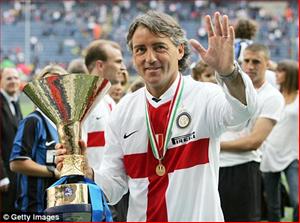 Inter Milan chính thức sa thải Walter Mazzarri và chuẩn bị tái ngộ Roberto Mancini