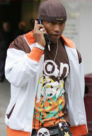 El Hadji Diouf bị đánh nhừ tử trong toilet