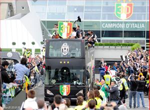 Juventus vô địch sớm 3 vòng: Sắc “trắng đen” che phủ Serie A