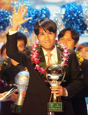 Con đường vòng dài 8 năm của Quả bóng vàng 2012