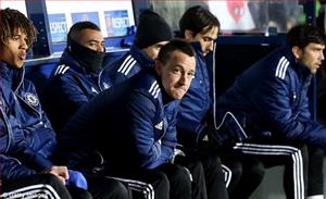 Về Chelsea, Mourinho phải sớm lấy lòng Terry