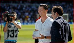 M.U đẩy mạnh tiến trình mua lại Ronaldo