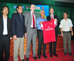 Bản đồ Việt Nam trong clip của Arsenal thiếu quần đảo Trường Sa và Hoàng Sa