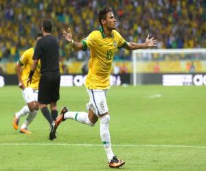 Đội trưởng Uruguay cảnh báo đồng đội: Neymar cực giỏi ngã vờ!