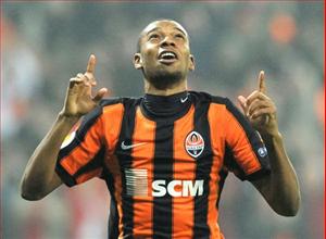 Man City tăng cường tuyến giữa: Fernandinho và những tham vọng mới