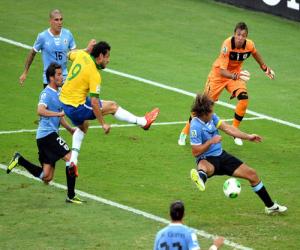 Brazil: Lê lết vào chung kết